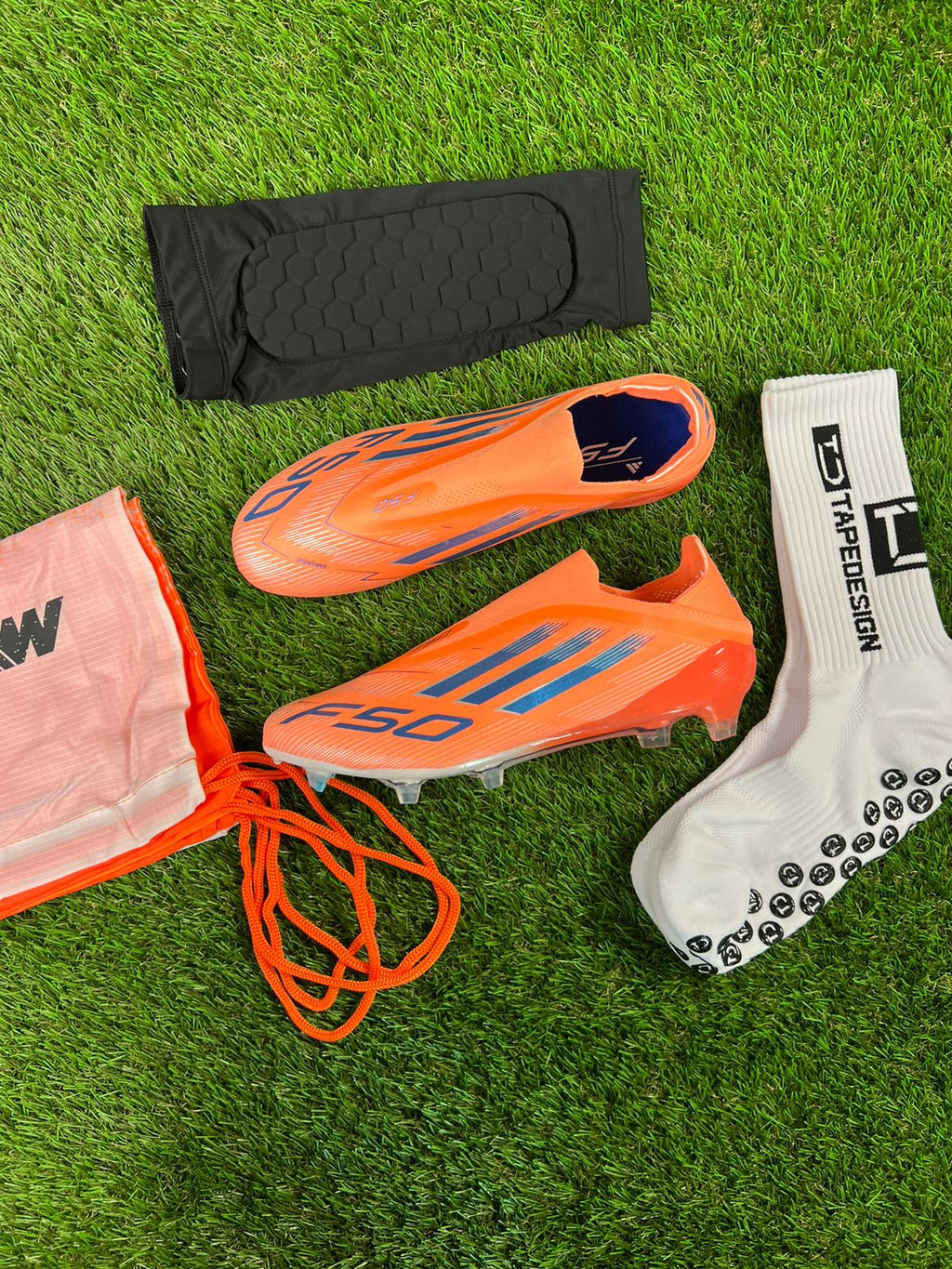 Pack élite 2026 : Adidas F50 +chaussettes grip +sac + livraison gratuite
