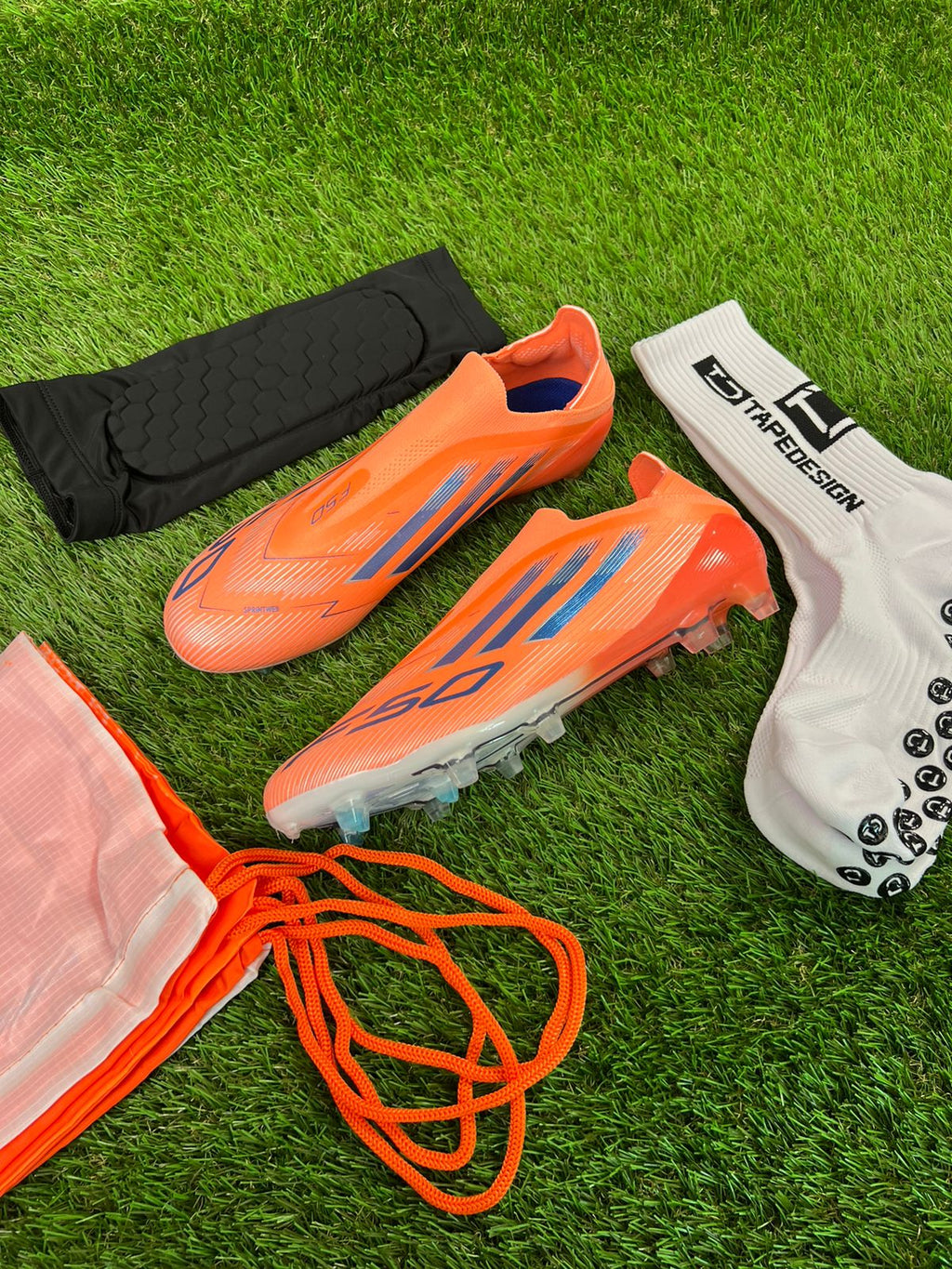 Pack élite 2026 : Adidas F50 +chaussettes grip +sac + livraison gratuite