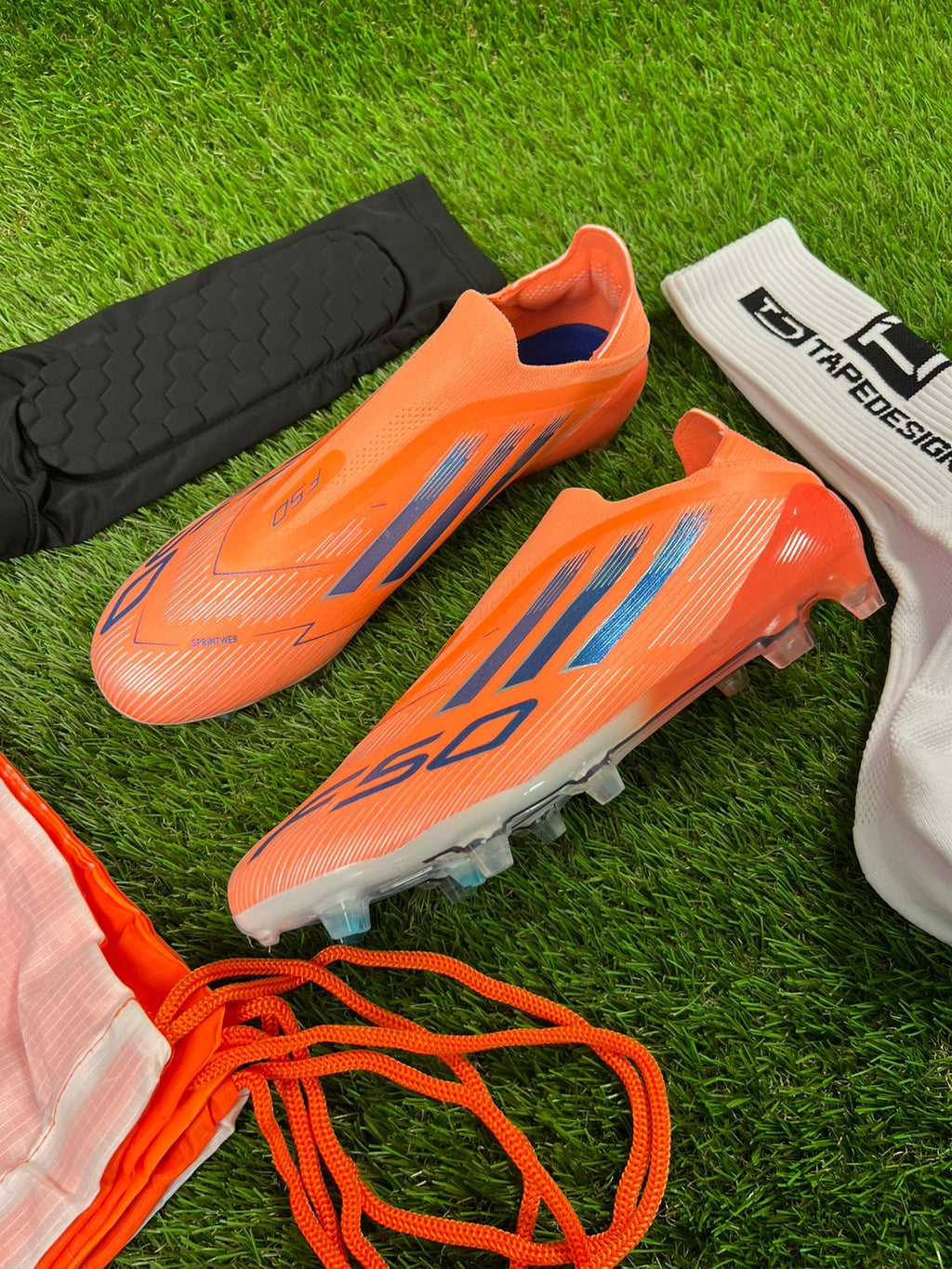 Pack élite 2026 : Adidas F50 +chaussettes grip +sac + livraison gratuite